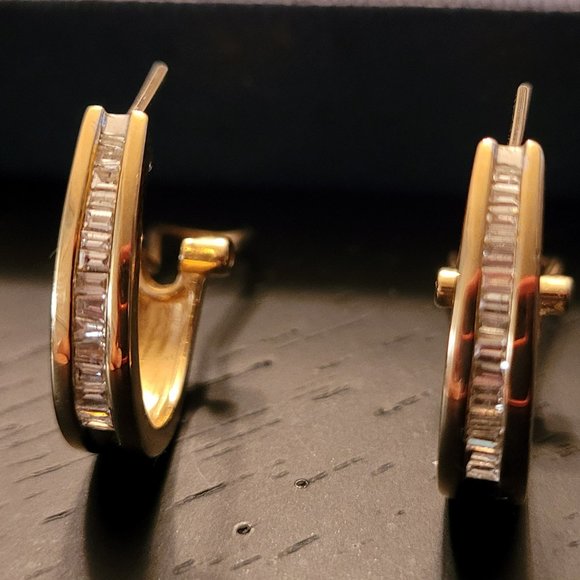 14k Yellow Gold Diamond Earrings. - Picture 3 of 6